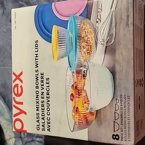 Pyrex glass mixing bowls with lids